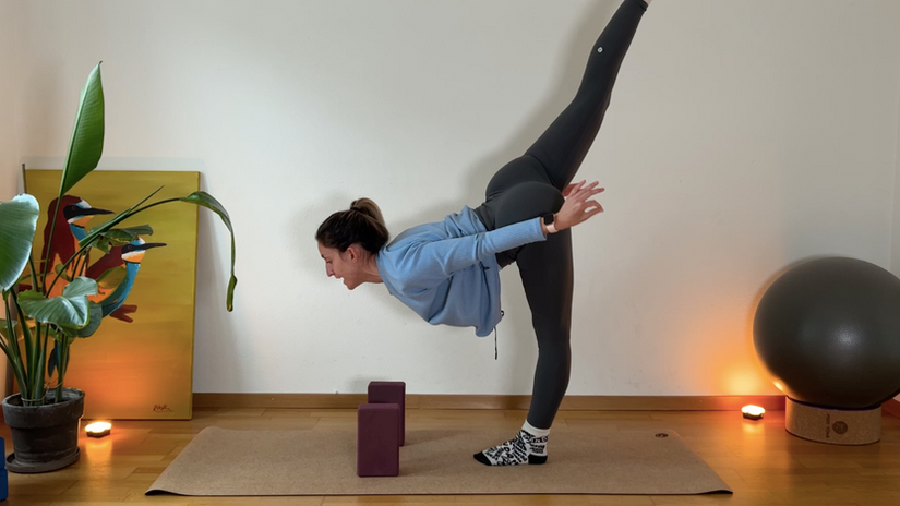 Standing Splits / All levels